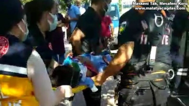 Küçük kız itfaiye ekiplerince kurtarıldı