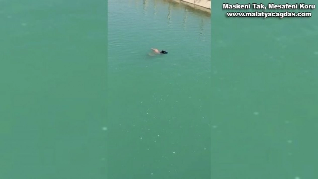 Sudaki genci çıkarmak için seferber oldular