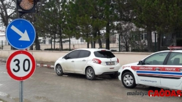 Şuhut'ta trafik ışık levhaları değiştirildi