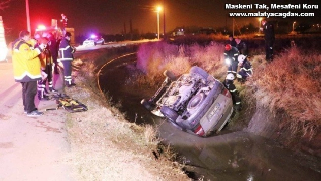 Sulama kanalına düşmüş araç ekipleri alarma geçirdi