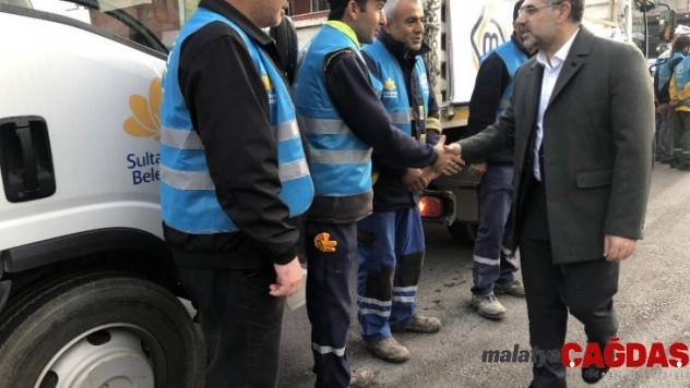 Sultanbeyli'de mobil belediye saha ekipleri sokak sokak tüm sahada