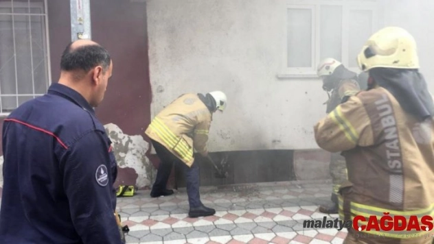 Sultangazi'de aynı mahallede bir saat arayla iki yangın