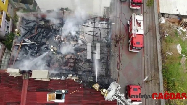 Sultangazi'de küle dönen çatı havadan görüntülendi
