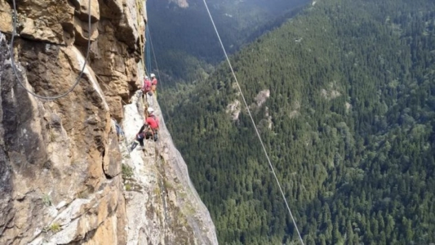 Sümela Manastırı'nda restorasyon çalışmaları zorlu coğrafi koşullarda sürüyor