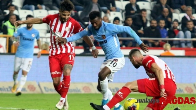 Süper Lig: Antalyaspor: 0 - Gaziantep FK: 1 (İlk yarı)