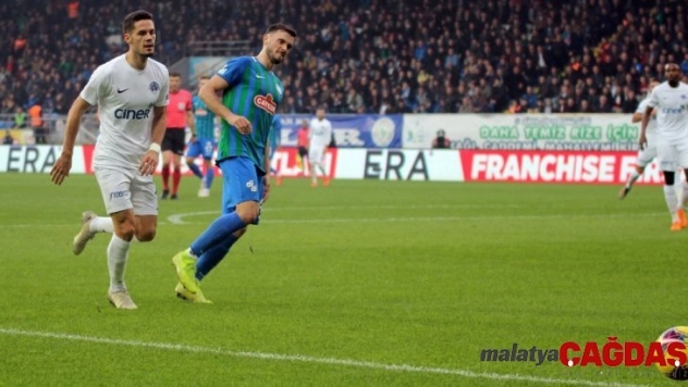 Süper Lig: Çaykur Rizespor: 0 - Kasımpaşa: 2 (İlk yarı)
