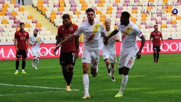 Yeni Malatyaspor Evinde Güldü