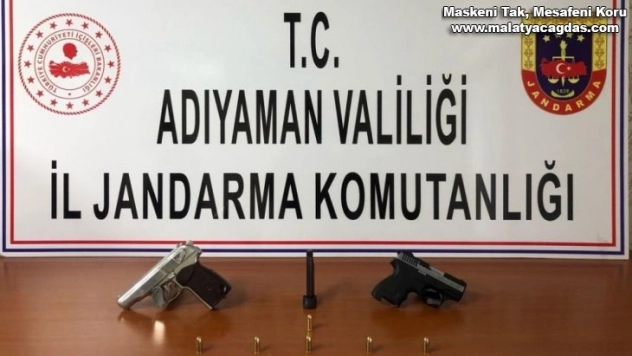 Şüpheli araçta tabancalar ve mermi ele geçirildi