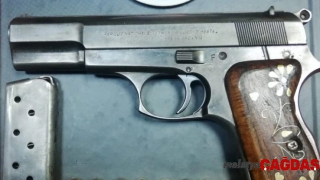 Şüpheli şahıslardan silah ele geçirildi