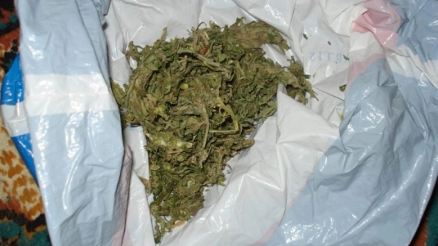 Şüpheli şahıslardan uyuşturucu çıktı: 5 gözaltı