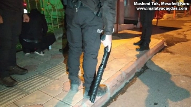 Şüpheli şahısların çantasından av tüfeği çıktı