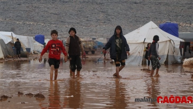 Suriye'de su basan kamplar için yardım çağrısı