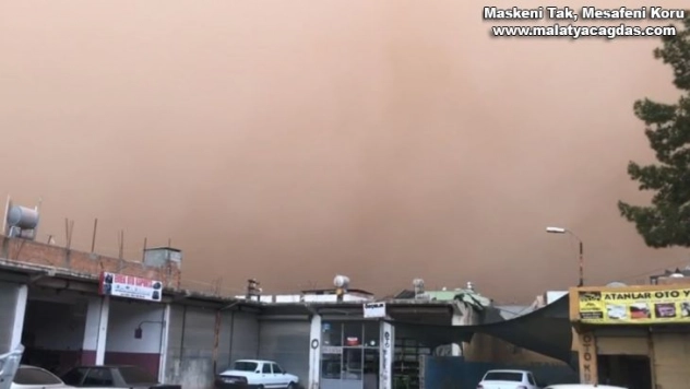Suriye'den gelen toz bulutu Şanlıurfa'yı esir aldı