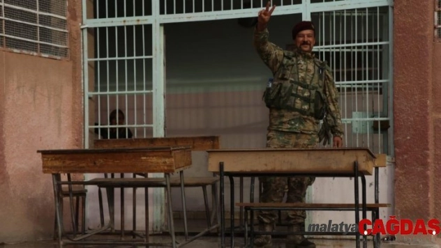 Suriye Milli Ordusu  Resulayn'de bulunan okulların tamir ve tadilatını yapıyor