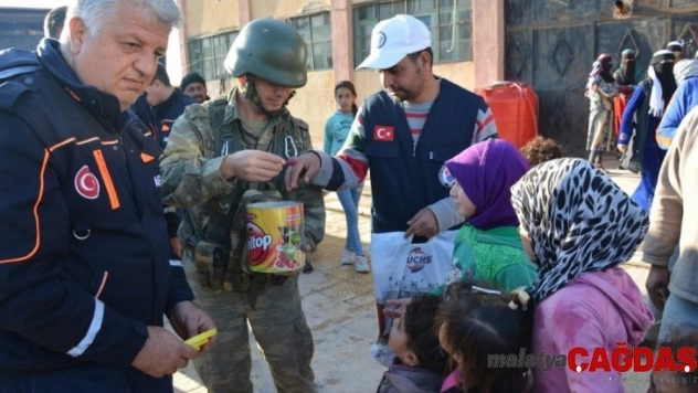 Suriyeliler güvenli bölgelere akın ediyor