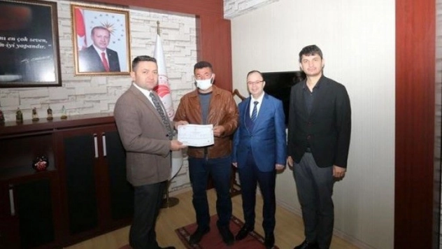 Sürü yönetimi kursunu bitiren üreticilere sertifikaları verildi