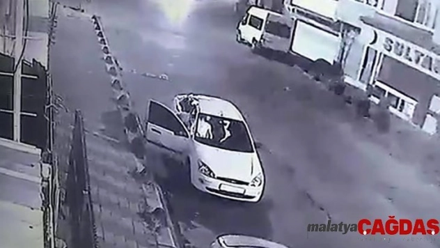 Sürücü, araçta bulunan yaralıyı yol kenarına bırakıp kaçtı