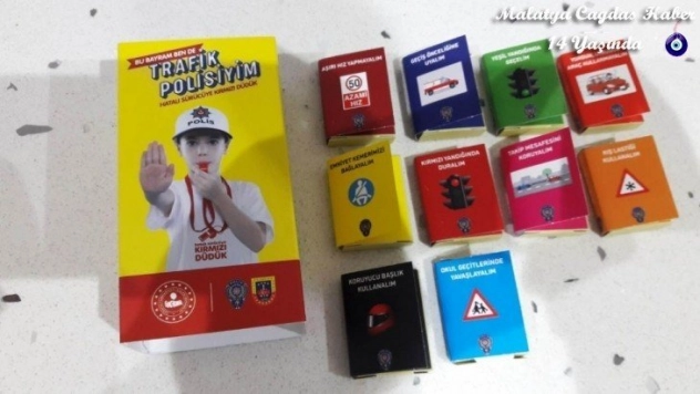 Sürücülere çikolatalı trafik ansiklopedisi dağıtıldı