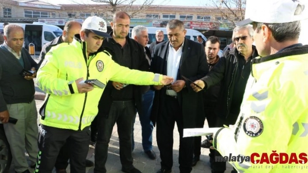 Sürücülere ve yolculara kış lastiği ve emniyet kemeri eğitimi