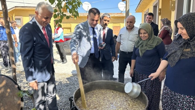 Sürür Mahallesi'nde Geleneksel Aşure Programı Düzenlendi