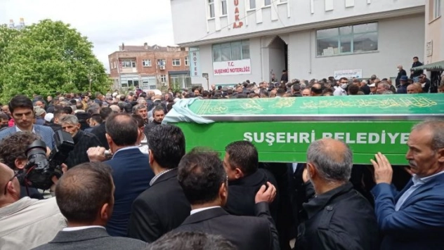 Suşehri Belediye Başkanı Yüksel'in annesi son yolcuğuna uğurlandı