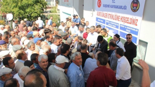 Suşehri Kaymakamlığı aşure ikramı