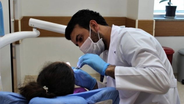 Süt dişlerinin bakımı, besin tüketimi ve konuşma için önemli