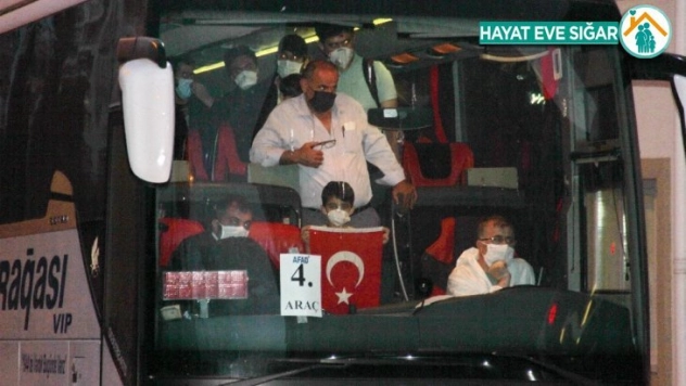 Suudi Arabistan ve Cezayir'den gelen Türk vatandaşları yurda yerleştirildi