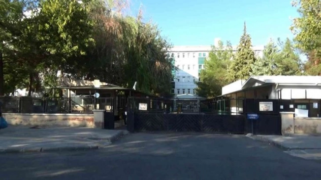 Tahir Elçi cinayetinde incelenen hard disk boş çıktı, dönemin Başbakanı Davutoğlu'nun tanık olarak dinlenme talebi reddedildi