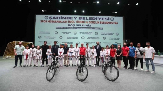 Tahmazoğlu'ndan sporculara hediye yağmuru