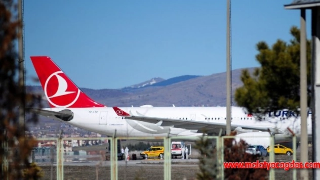 Tahran-İstanbul seferini yapan uçaktaki yolcuların tedbir amaçlı hastaneye sevki sürüyor