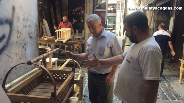 Tahta beşik geleneği Diyarbakır'da sürüyor