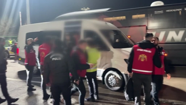Trabzonspor takım otobüsünü taşladıkları iddiasıyla 6 kişi gözaltına alındı