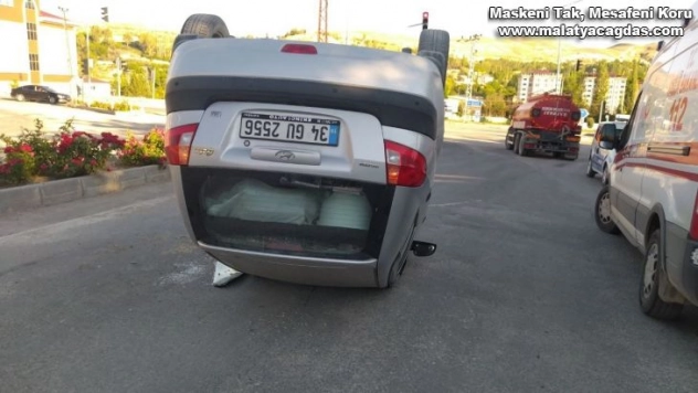 Takla atan araçtan yürüyerek çıktılar