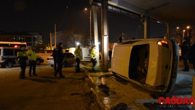 Takla atan otomobilden burnu kanamadan çıktı