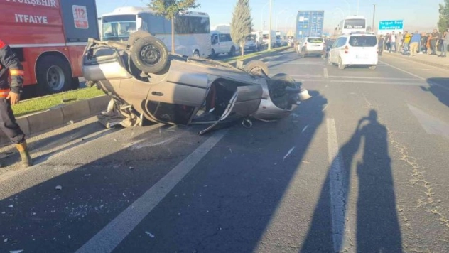 Takla atan otomobilin sürücüsü yaralandı