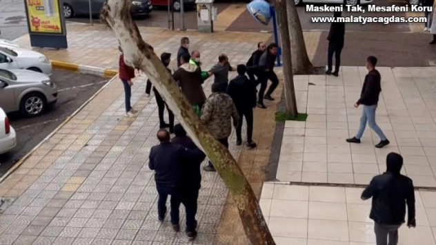 Taksici müşteri kavgası kanlı bitti: 3 yaralı