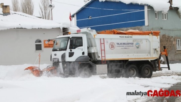 Talas'ta karla mücadele hız kesmiyor