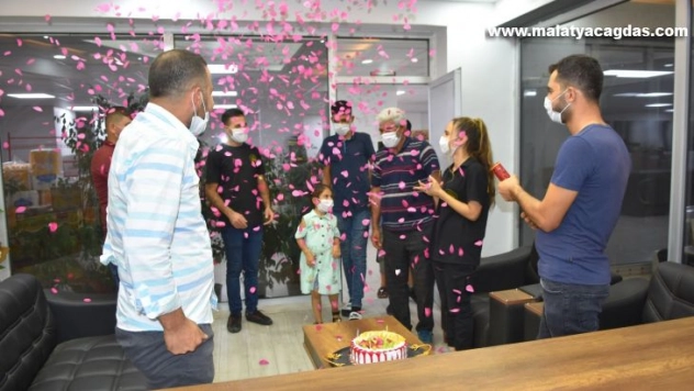 Talasemi hastasına markette doğum günü sürprizi