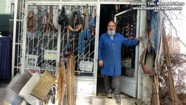 Talep yok denecek kadar az, ama o mesleğinden vazgeçmiyor