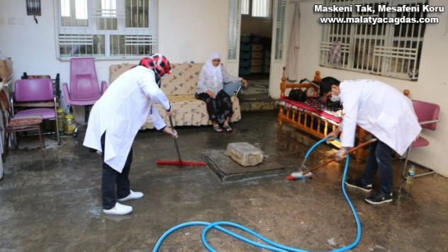 Tam kapanmada tam kadro sahada yer aldılar