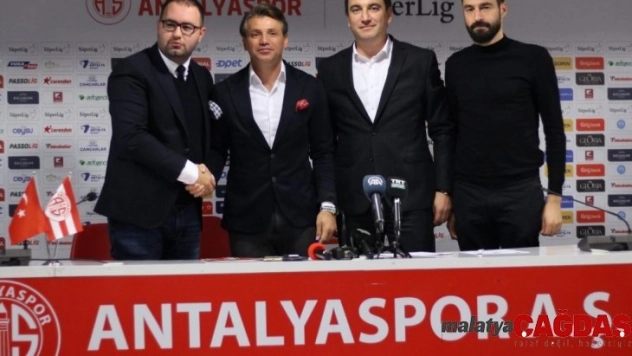 Tamer Tuna Antalyaspor'da üç ayrılığı açıkladı