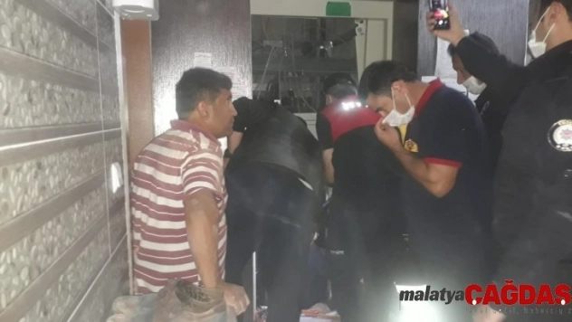 Tamir ettiği asansörün altına kalan teknisyen hayatını kaybetti