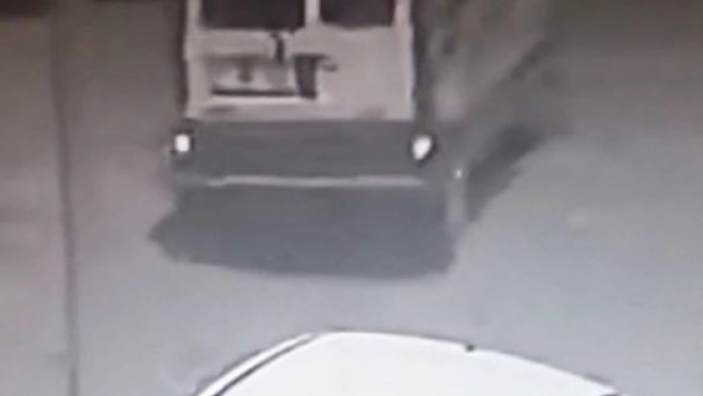 Tamir için bırakılan hafif ticari araç çalındı