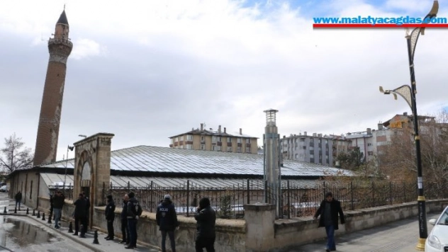 Tarihi camide namazsız Cuma