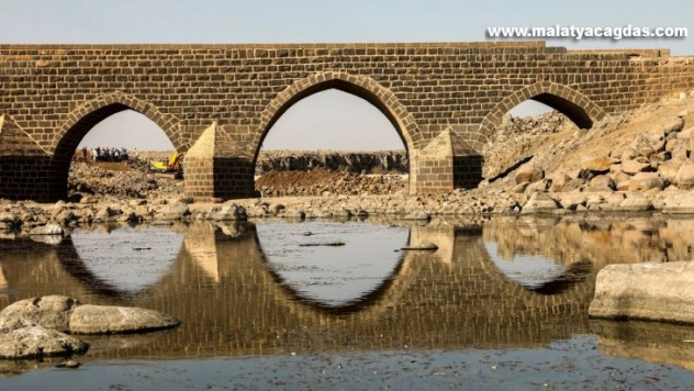 Tarihi Dilaver Köprüsü'nün korunması için yeni köprü inşa ediliyor