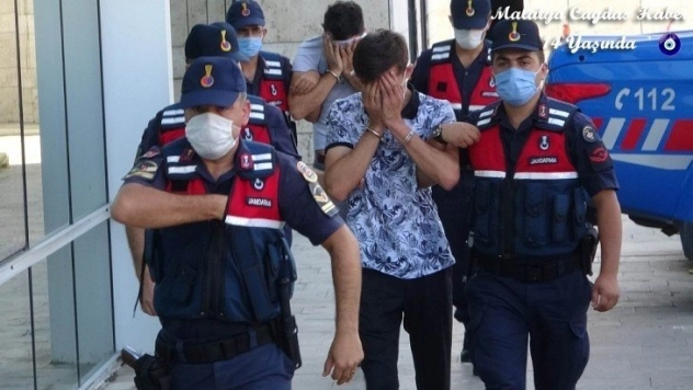 Tarihi eserleri satmaya kalkarken yakalandılar