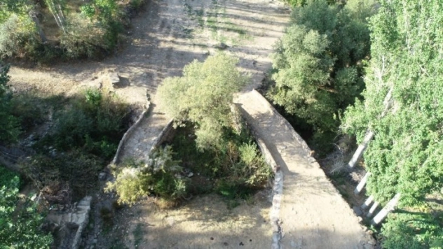 Tarihi ikiz köprüler dikkat çekiyor