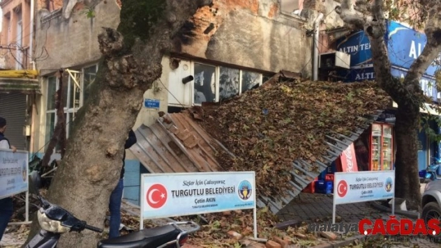 Tarihi kahvenin sundurması çöktü