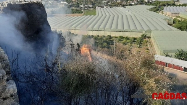 Tarihi Lamos Kalesi'nde yangın